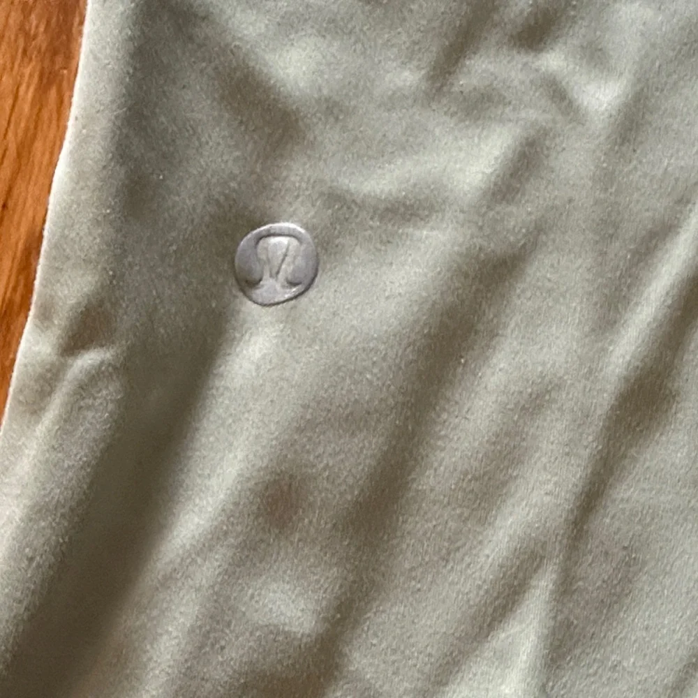 Lululemon sz 12 Wunder Train High-Rise Crop 23